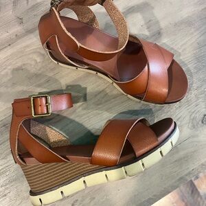 Mia wedges